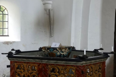 Cuxland-Wurster-Nordseeküste-2025-Wremen-Willehadi-Kirche-Taufbecken