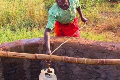 Kenia, Am Brunnen