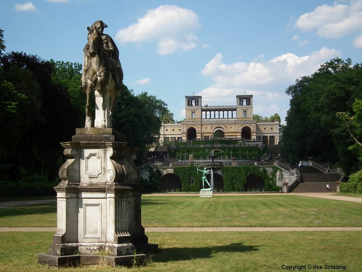 Potsdam, Reiterstandbild Friedrich II. vor dem Orangerieschloss
