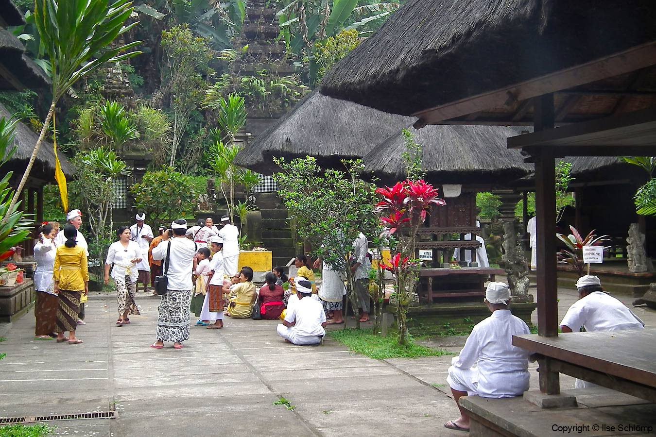 Bali, Batu Karu Tempel