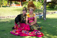 Bali, Puri Dajuma Cottages. Traditionelles Brautpaar
