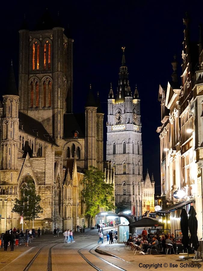 Belgien, Gent, Sint-Niklaaskerk und Belfried bei Nacht