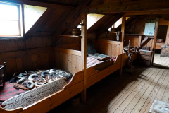 Nordisland, Museumshof Glaumbaer, Die Bettstube der Landarbeiter, Unter den Fenstern schliefen die Frauen