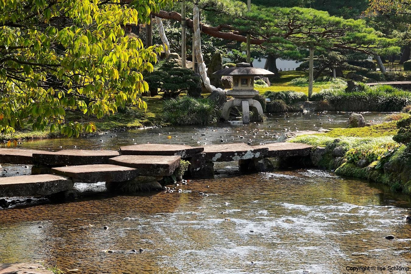 Japan, Kanazawa, Kenroku-en Garten, Brücke der fliegenden Wildgänse