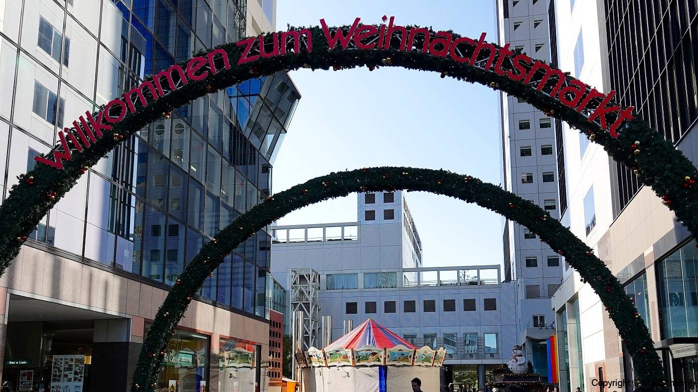 Japan, Osaka, Deutscher Weihnachtsmarkt am Umeda Sky Building