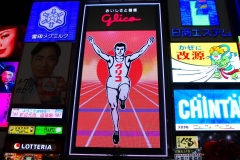 Japan, Osaka, Dotonbori, Am Kanal "Running Glico man"