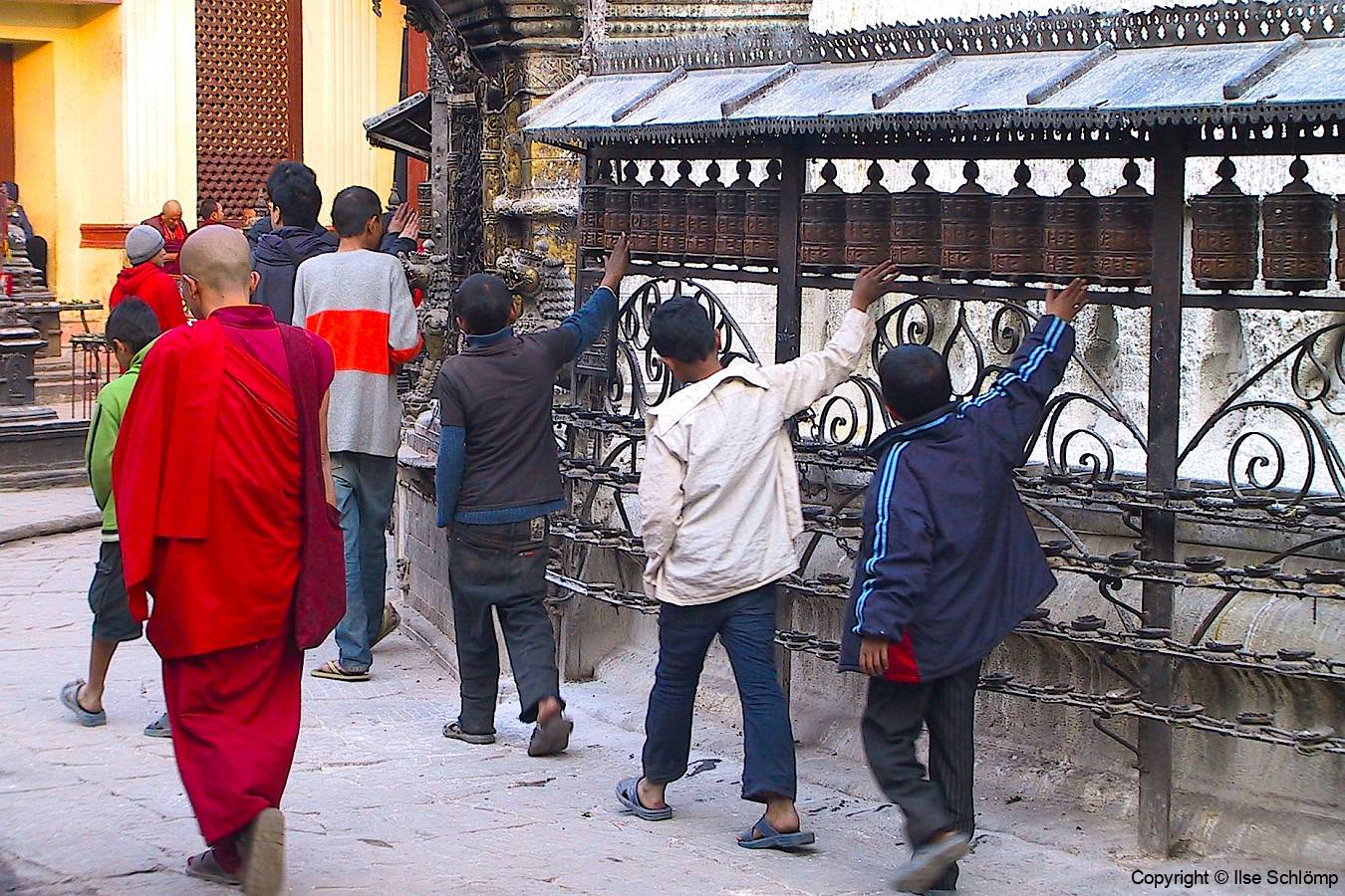 Nepal, Kathmandu, Tempelanlage Swayambhunath, Gebetsmühlen