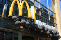 Leipzig, Wave-Gotik-Treffen 2015, Auch McDonald's trägt schwarz
