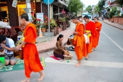 Laos, Luang Prabang, Morgendlicher Almosengang