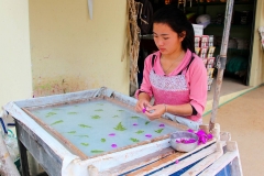 Laos, Xang Khong Posa Village, traditionelle Papierherstellung