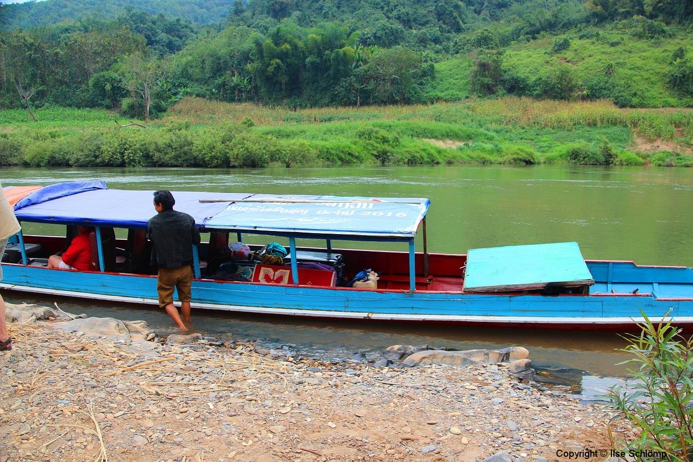 Laos, Muang Ngoi, Mit dem Longtail-Boot auf dem Nam Ou Fluss