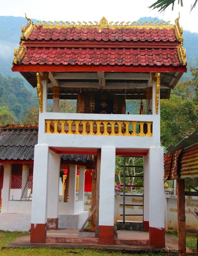 Laos, Muang Ngoi Neua, Wat Okadsaiyaram, Trommelturm