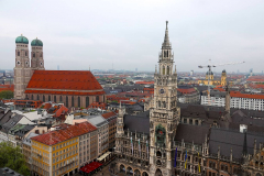 München, Blick vom Alten Peter auf das Rathaus und die Frauenkirche