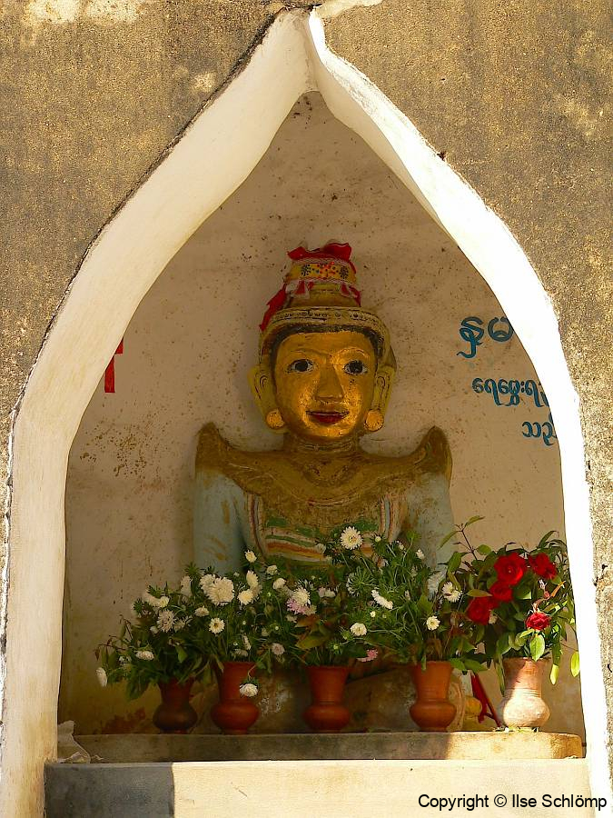 Myanmar, Bagan, Tharabha Tor, Schutzgeist Statue