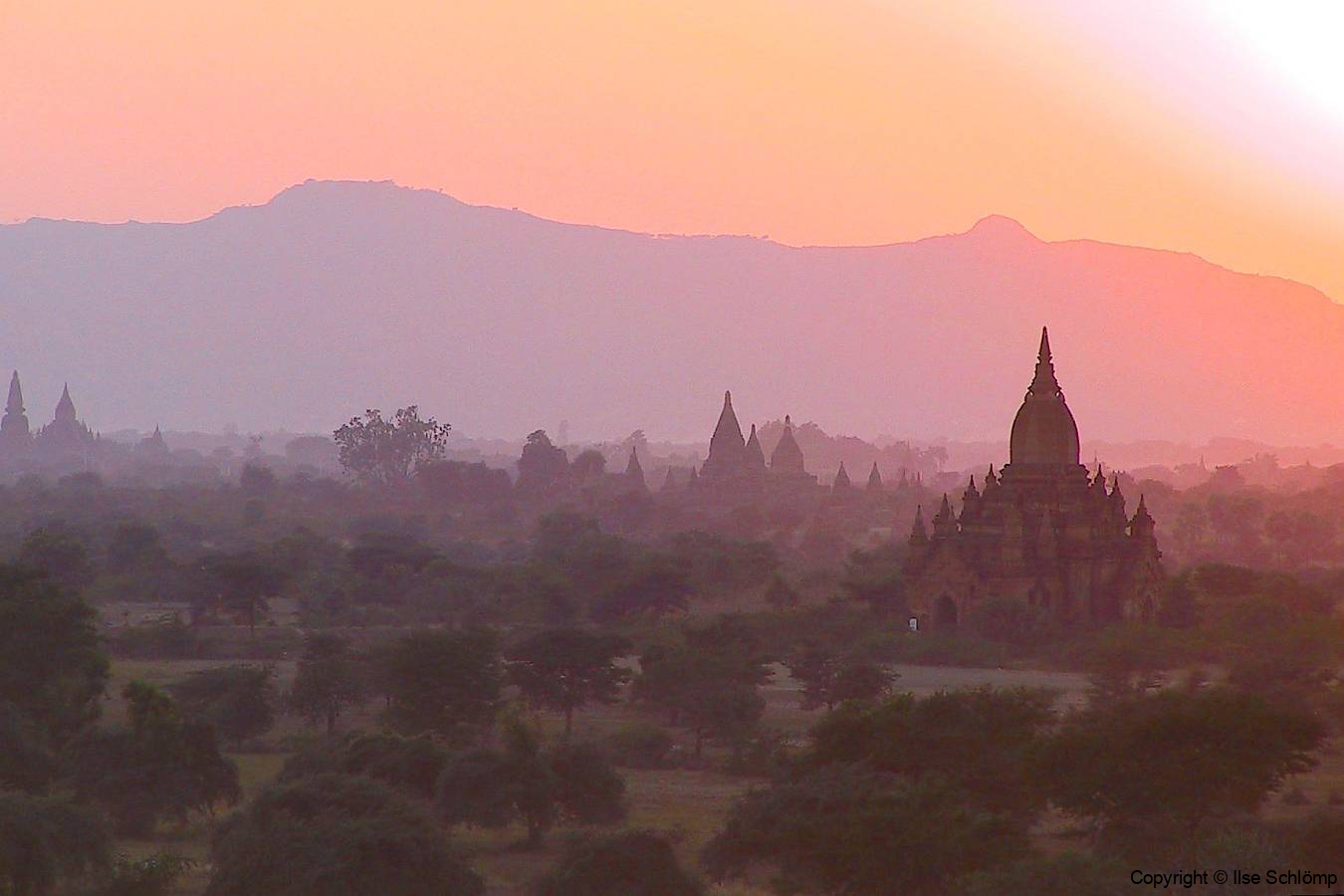 Myanmar, Bagan, Sonnenuntergang vom Pyathada Tempel