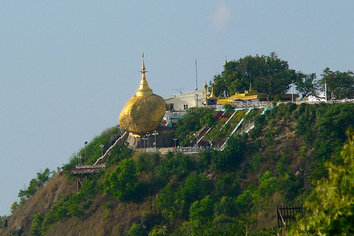 Myanmar, Zu Fuß hinauf zum Golden Rock