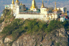 Myanmar, Blick vom Popa Mountain Resort auf die Tuyin Taung Pagode