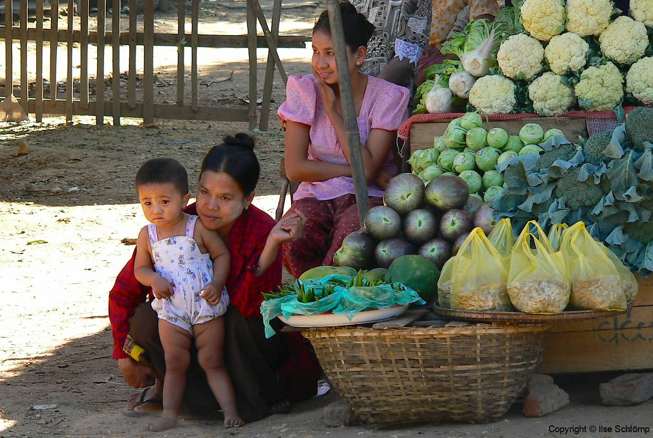 Myanmar, Pyay, Verkaufsstand an der Straße
