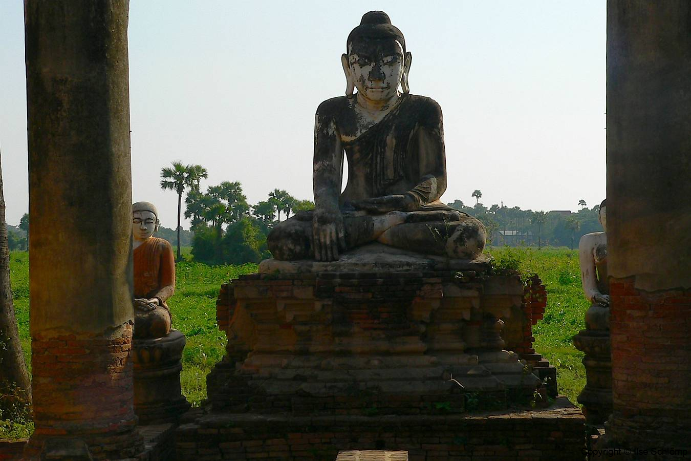 Myanmar, Aung Zaw-Pagode in Ava, Buddhastatue