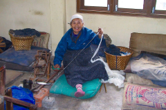 Nepal, Begegnungen unterwegs nach Bungamati, Besuch einer Spinnerei und Weberei
