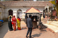 Nepal, Chobhar, Hochzeitsvorbereitung vor dem Jal Binayak Tempel