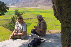 Nepal, Unterwegs nach Tansen, Picknick mit Blick auf die Terrassenfelder