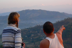 Nepal, Ausblick vom Balthali Village Resort, Klare Sicht bis zum Himalaya in der Abendstimmung