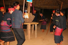 Laos, Oudomxay, Nam Kat Yola-Regenwald, Khmu Village, Tanzvorführung