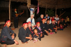 Laos, Oudomxay, Namkat Yola-Regenwald, Khmu Village, Tanzvorführung