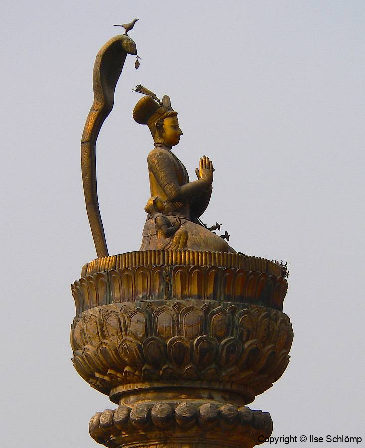 Nepal, Patan, Durbar Square, König Yoganarendra Malla Säule mit Kobra