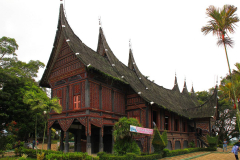 Sumatra, Bukittinggi, Museum Rumah Adat Baanjuang