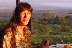 Tansania, Serengeti, Frühstück bei Sonnenaufgang mit Blick auf die Serengeti