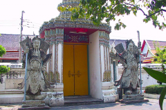 Thailand, Bangkok, Wat Pho, Eingang mit Wächtern