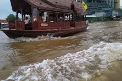 Thailand-Bangkok-Blick-über-den-Chaophraya-River-zum-Icon-Siam