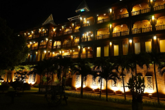 Thailand-Koh-Chang-Santhiya-Tree-Resort-Haupthaus-Nachtaufnahme