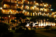 Thailand-Koh-Chang-Santhiya-Tree-Resort-Haupthaus-Nachtaufnahme