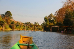 Laos, Vang Vieng, Nang Song Fluss, Bambusbrücke