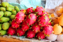 Laos, Vang Vieng, Auf dem Markt, Drachenfrucht