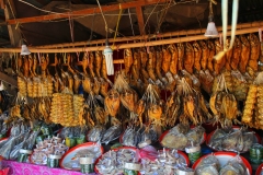 Laos, Vang Vieng, Markt am Straßenrand