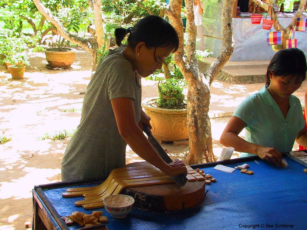 Mekong-Delta, Hier werden Bonbons gefertigt und geschnitten