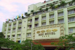 Saigon, Das legendäre Rex-Hotel. Von der Dachterrasse erfolgte die Kriegsberichterstattung